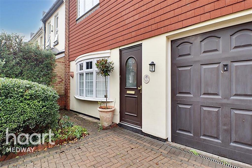 Goddington Road, Strood, ME2 4 bed end of terrace house to rent £