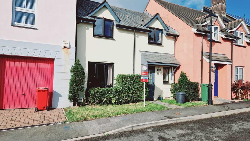 Beechwood Drive, Camelford 3 bed terraced house £245,000