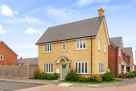2 Godwin Row, Brize Norton, Carterton, OX18 1NL