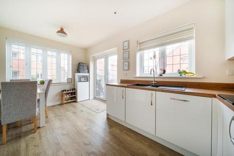 2 Godwin Row, Brize Norton, Carterton, OX18 1NL