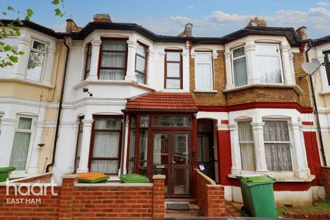 3 bedroom terraced house for sale, Byron Avenue, London