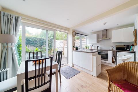 14 Fellbrook, Richmond, TW10 7UW