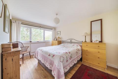 14 Fellbrook, Richmond, TW10 7UW