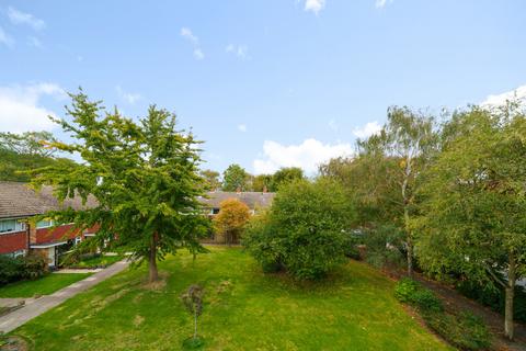 14 Fellbrook, Richmond, TW10 7UW