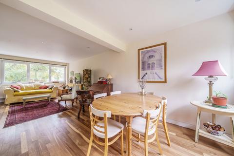 14 Fellbrook, Richmond, TW10 7UW