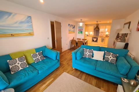 2 bedroom apartment to rent, Honeycombe Beach