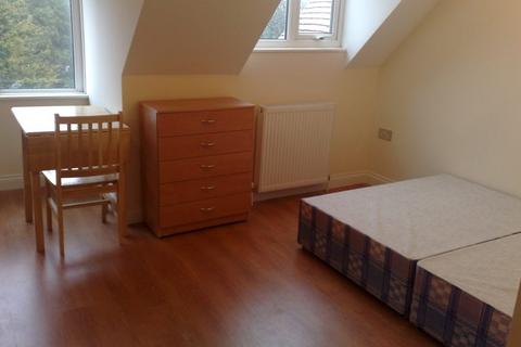 Studio to rent, Boscombe Spa Road