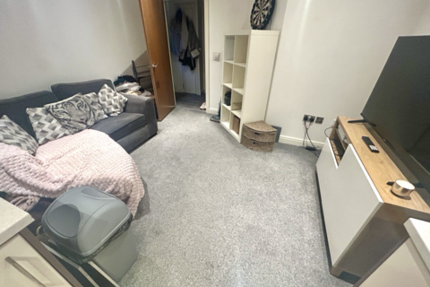 1 bedroom semi-detached bungalow to rent, Christchurch Road, Boscombe