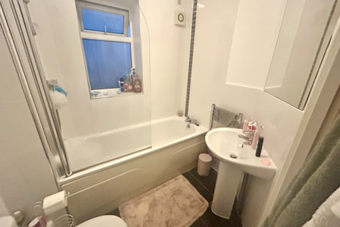 1 bedroom semi-detached bungalow to rent, Christchurch Road, Boscombe