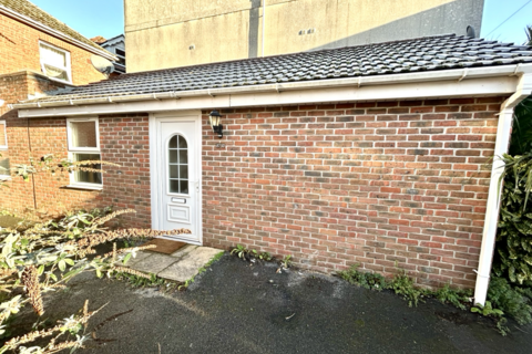 1 bedroom semi-detached bungalow to rent, Christchurch Road, Boscombe