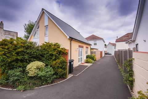 2 bed bungalow for rent in West Road, Southbourne