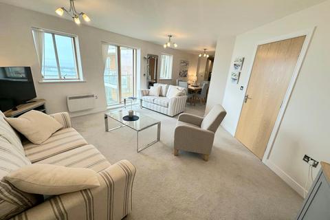 2 bedroom apartment to rent, Honeycombe Beach