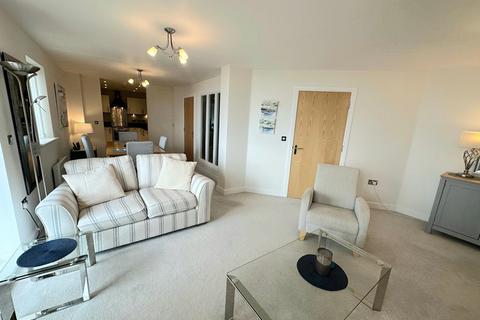 2 bedroom apartment to rent, Honeycombe Beach
