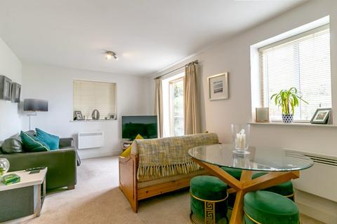 1 bedroom apartment to rent, Honeycombe Beach