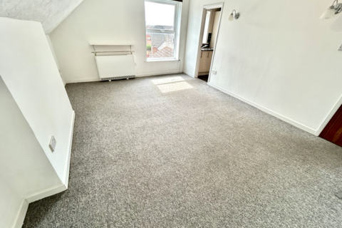 Studio to rent, Christchurch Road, Boscombe