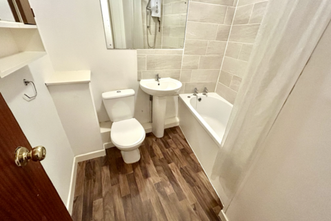 Studio to rent, Christchurch Road, Boscombe