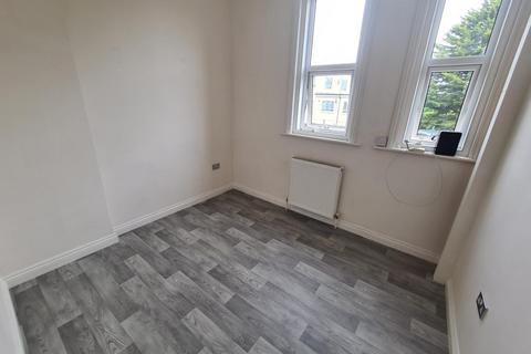 Studio to rent, Flat 9, Boscombe Spa Road, BH5 1AW