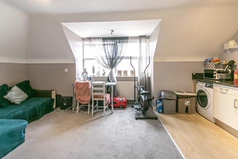 1 bedroom flat for sale, Sandown House, Westby Road