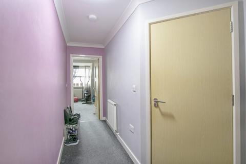 1 bedroom flat for sale, Sandown House, Westby Road