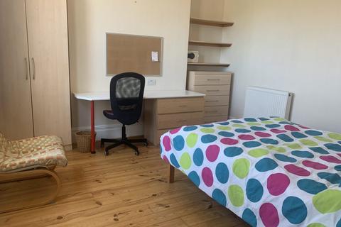 2 bedroom flat to rent - Crabton Close Road