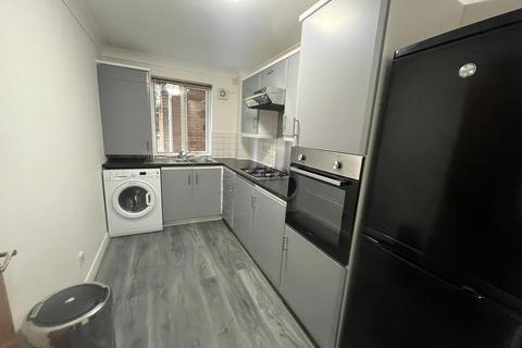 2 bedroom flat to rent, Alexandra Lodge, Parsonage Road
