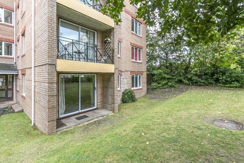 2 bedroom flat to rent, Alexandra Lodge, Parsonage Road