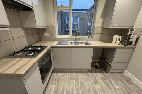 2 bedroom flat to rent, Holdenhurst Road, Bournemouth