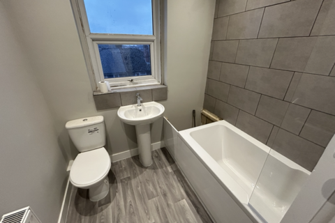 2 bedroom flat to rent, Holdenhurst Road, Bournemouth