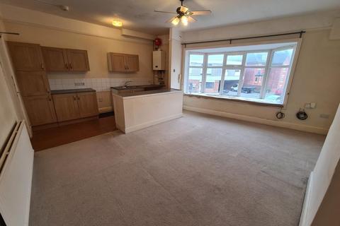 3 bedroom maisonette to rent, Seabourne Road