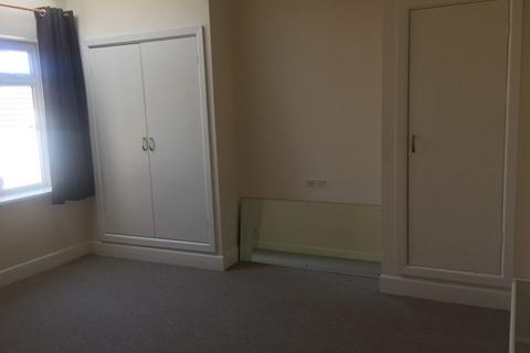 2 bedroom flat to rent, Sea Road