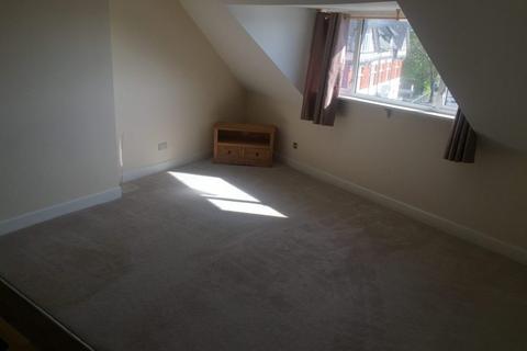 2 bedroom flat to rent, Sea Road