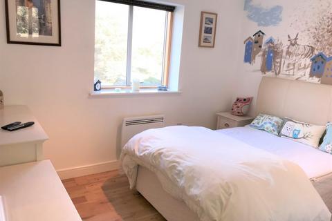 2 bedroom apartment to rent, Honeycombe Beach, Bournemouth