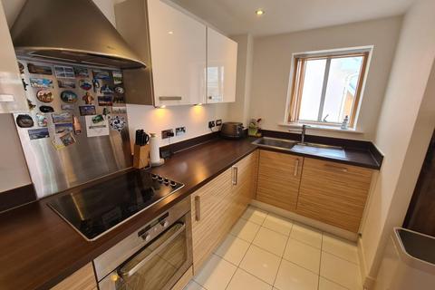 2 bedroom flat to rent, Honeycombe Beach, Boscombe