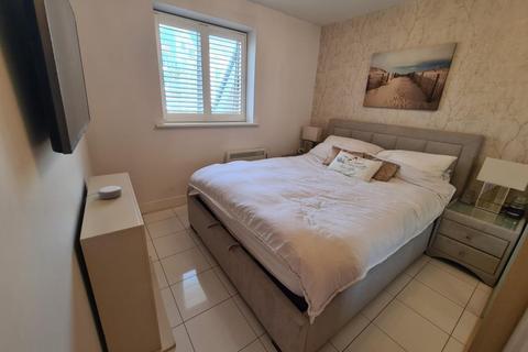2 bedroom flat to rent, Honeycombe Beach, Boscombe