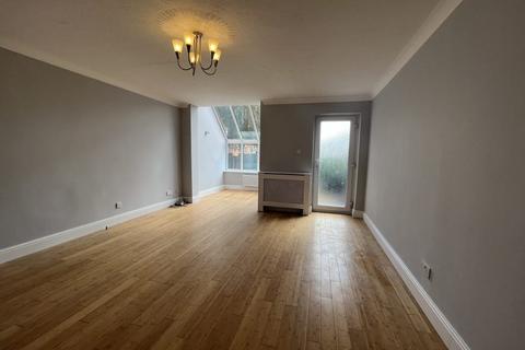 2 bedroom end of terrace house to rent, Utrecth Court, Christchurch
