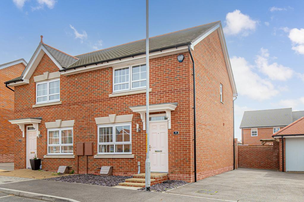 Tettenhall Way, Faversham, ME13 2 bed semidetached house for sale £