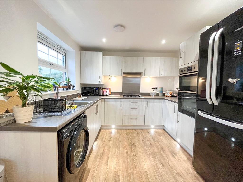 Hazelhurst Close, AshtonunderLyne... 3 bed semidetached house for