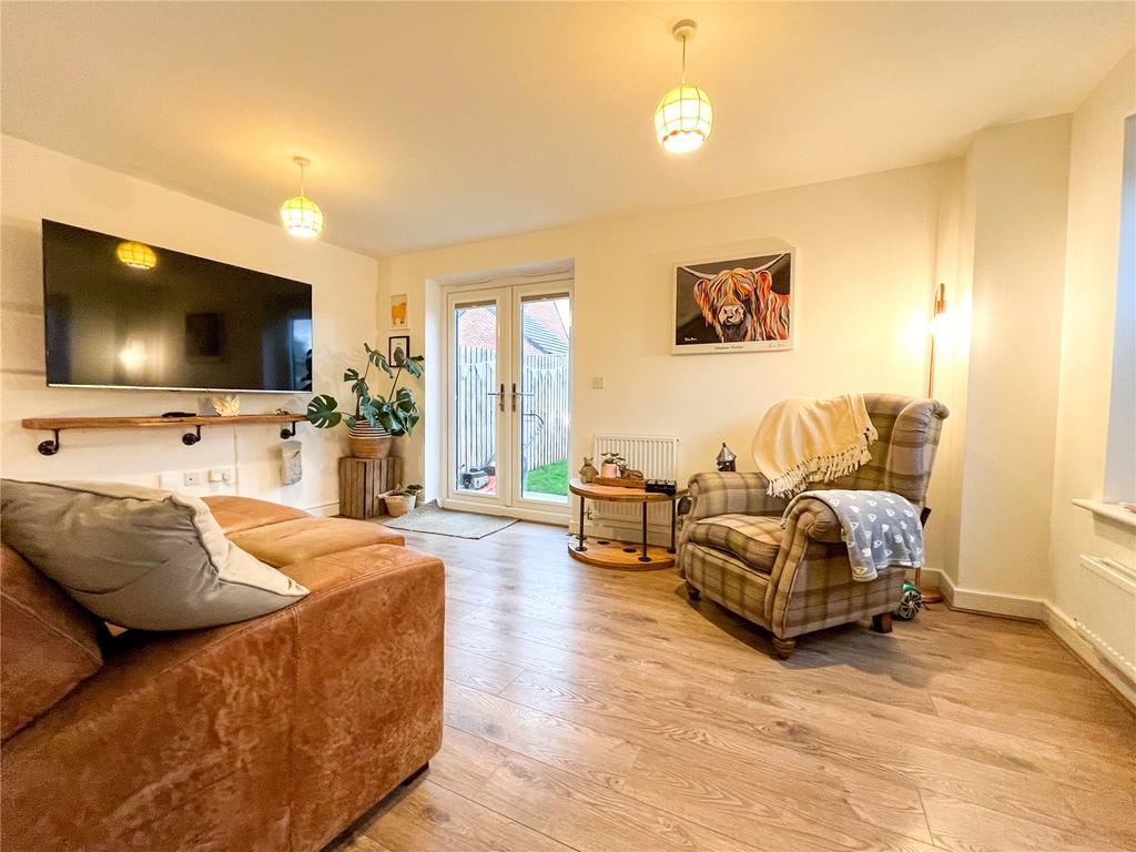 Hazelhurst Close, AshtonunderLyne... 3 bed semidetached house for
