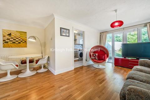 3 bedroom end of terrace house for sale - St. Johns Close, Southgate