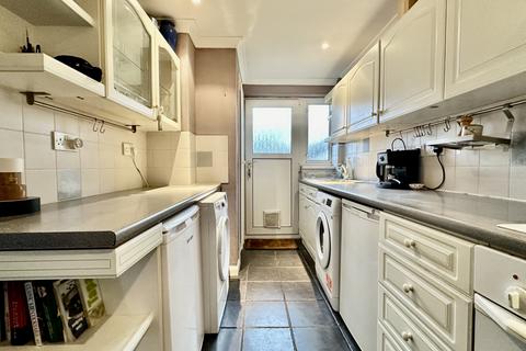 2 bedroom flat to rent, Royal Court, Court Road, Eltham, SE9