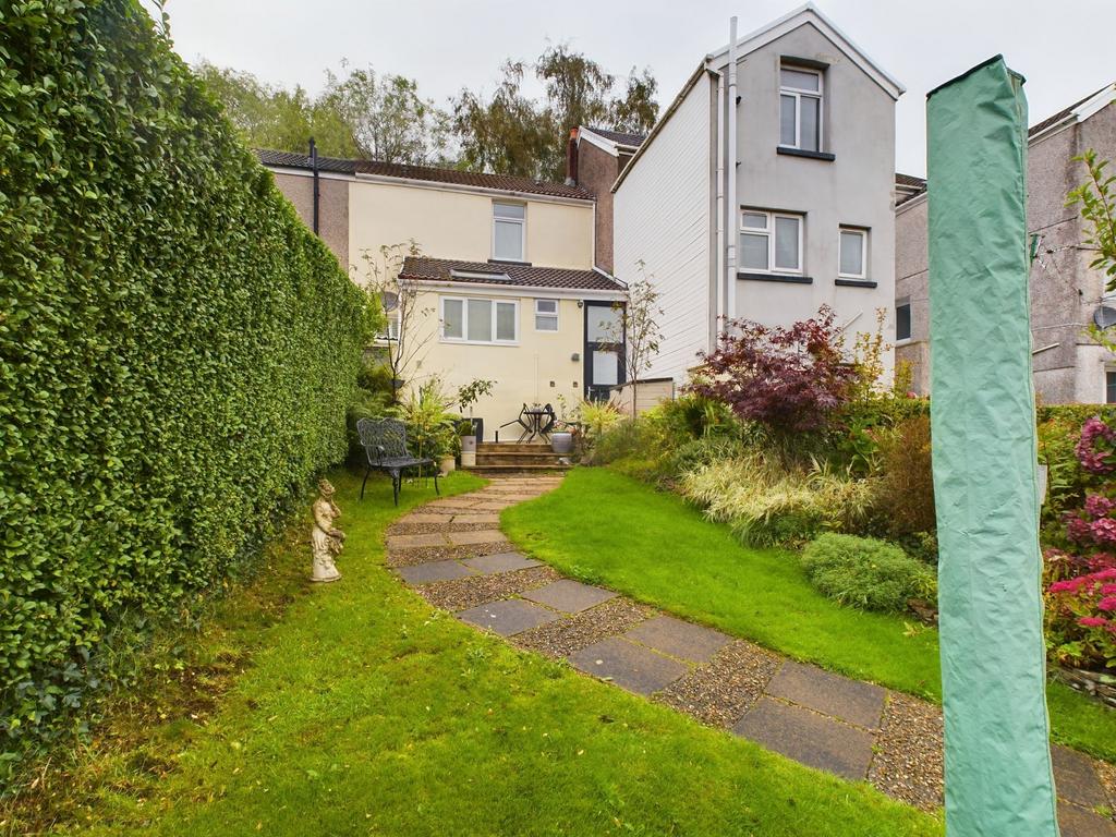 Fforchaman Road, Cwmaman, CF44 2 bed terraced house £142,000