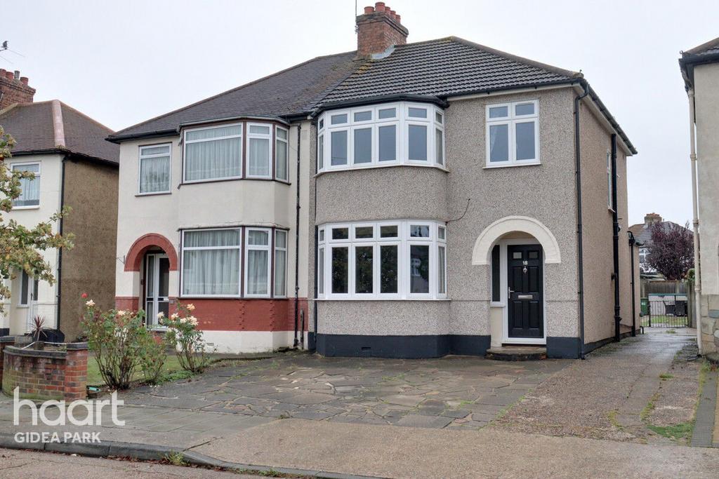 Montrose Avenue, Gidea Park, RM2 3 bed semidetached house for sale £
