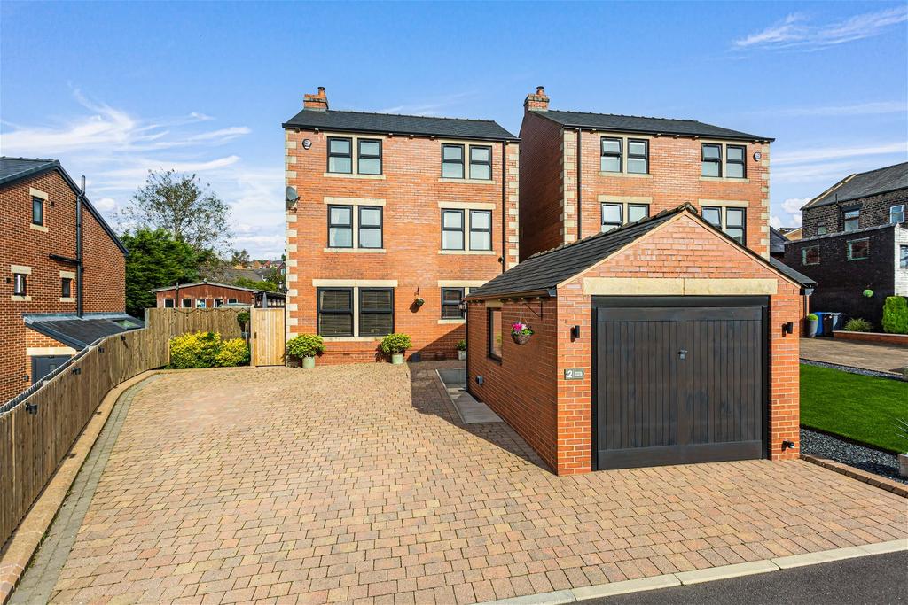 Meadow Gate, Springhead, Saddleworth 4 bed link detached house for sale