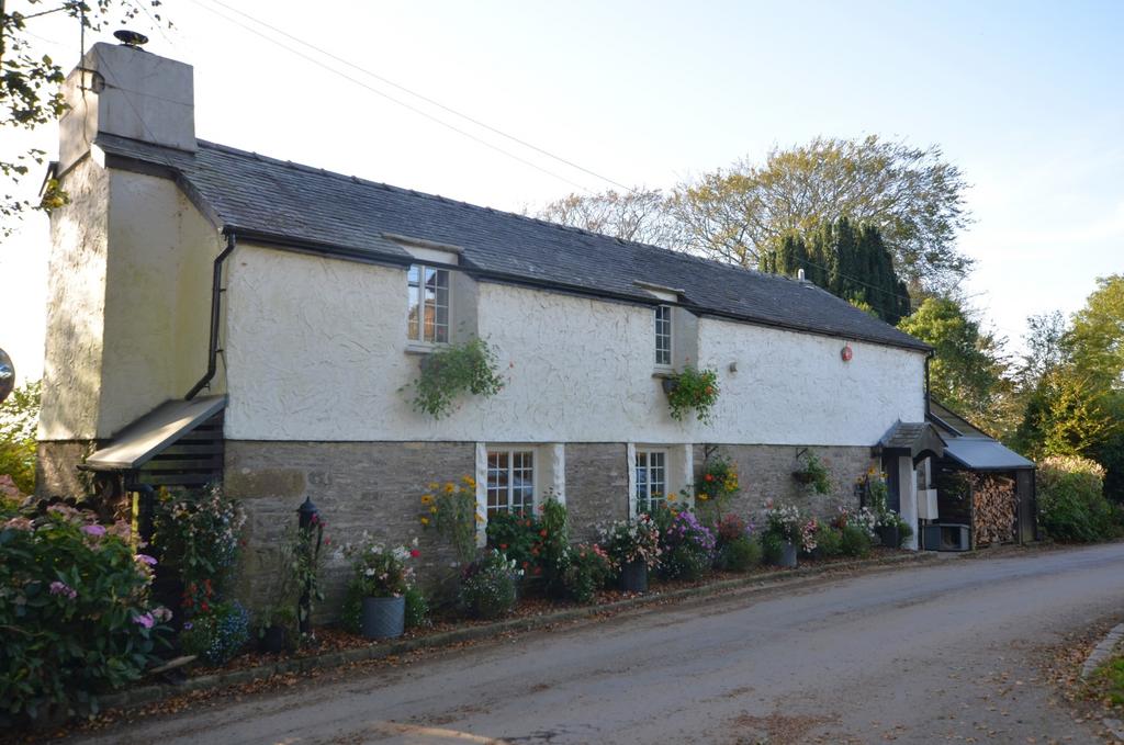Helland, Bodmin, Cornwall, PL30 3 bed cottage for sale £350,000