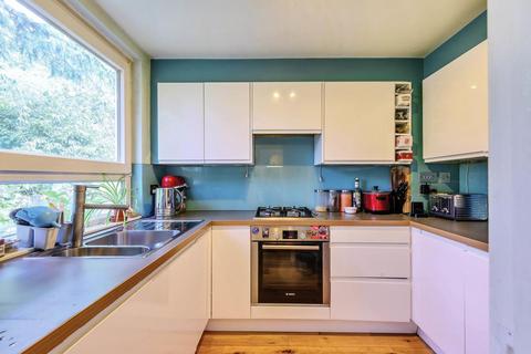 6 Fitzroy Gardens, London, SE19 2NP