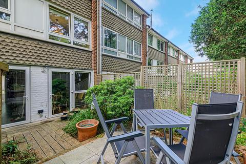 6 Fitzroy Gardens, London, SE19 2NP