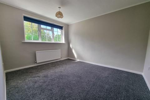 3 bedroom semi-detached house to rent, South Millers Dale