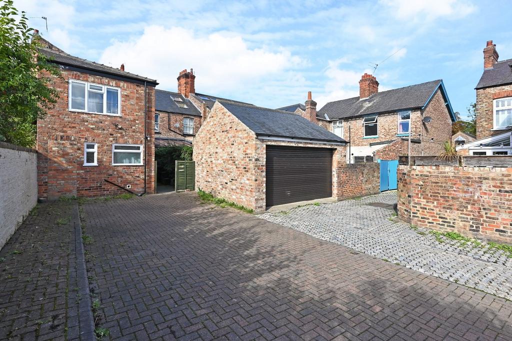 Cornmill Lodge, Haxby Road, York, YO31 7 bed terraced house for sale