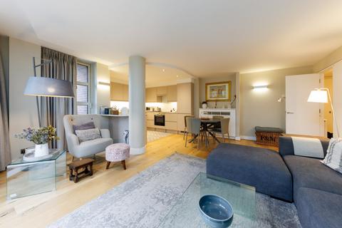 2 bedroom apartment to rent - Buckingham Palace Road, London, SW1W