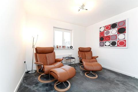 69 Academy Place, Bathgate, EH48 1AS
